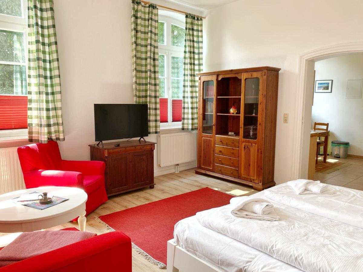 Gutshof Dubnitz - Ferienwohnung 1 "Carlo" Sassnitz Kültér fotó