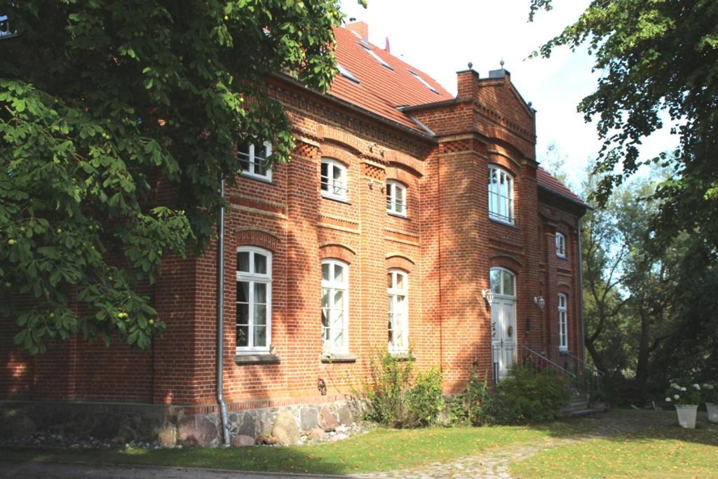 Gutshof Dubnitz - Ferienwohnung 1 "Carlo" Sassnitz Kültér fotó